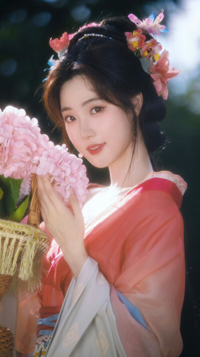 春色无多 开到蔷薇 落尽梨花.