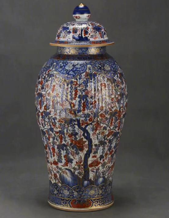 ● 18世纪● 青花矾红描金花鸟瑞兽纹将军罐● 托普卡帕宫藏