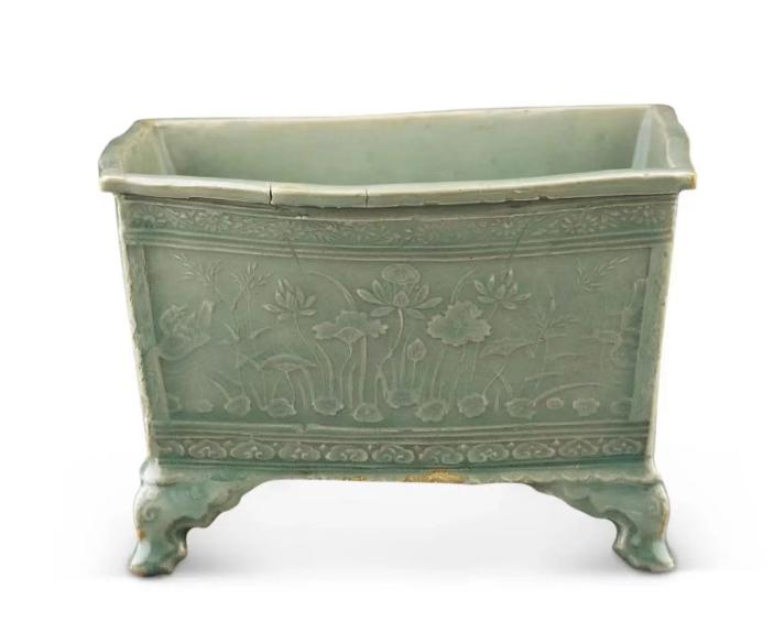 ● 12世纪● 高丽青瓷荷叶水禽纹花盆● 波士顿美术馆藏