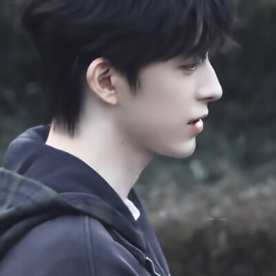 他一定比我成熟