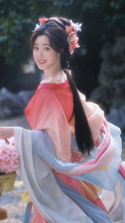 春色无多 开到蔷薇 落尽梨花.