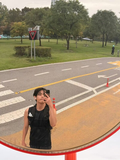 251128
金泰亨更新ins