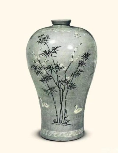 北宋 ● 青白釉刻花缠枝花卉纹梅瓶● 上海观复博物馆藏