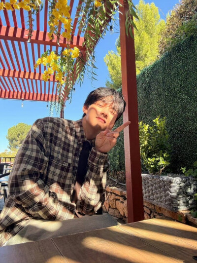 251128
金泰亨更新ins