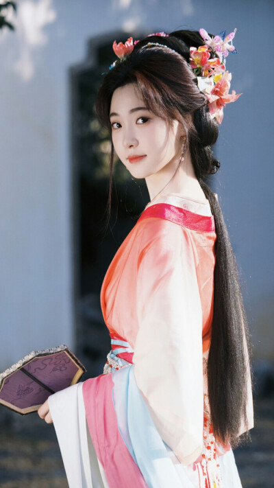 春色无多 开到蔷薇 落尽梨花.