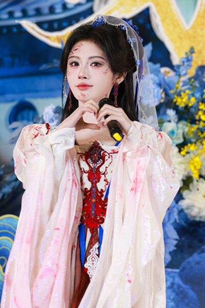 鞠婧祎