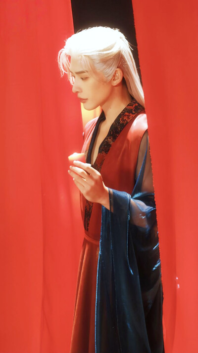 我是反派早逝的白月光 魏栩