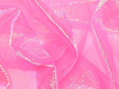 Pukecore是Medicalcore一种子类型，这种美学是由 tumblr 用户 pukecore 创造的。
虽然它由许多不同的主题组成，但整体美学仍然很容易识别，通常有彩虹色、闪光、宝石、闪粉、闪片等组成元素。
Pukecore 旨在唤起…