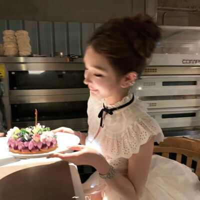 这个冬天落在我肩膀上的是雪花还是你的外套