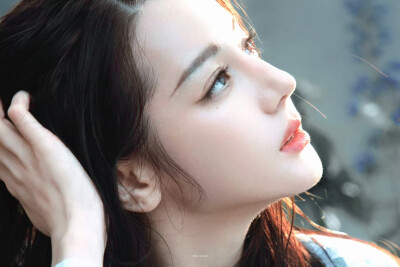 - 迪丽热巴 / 聂九罗 。