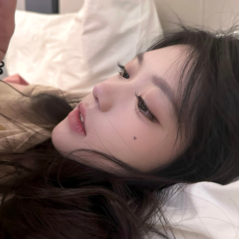 这个冬天落在我肩膀上的是雪花还是你的外套