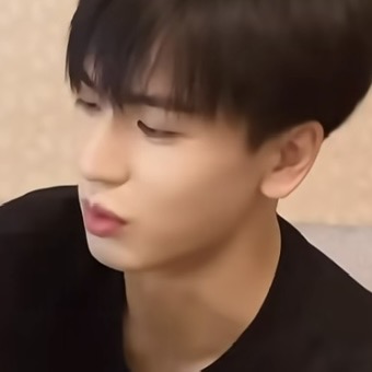 青涩小男孩飘过ヾ(-`ω´-｡)