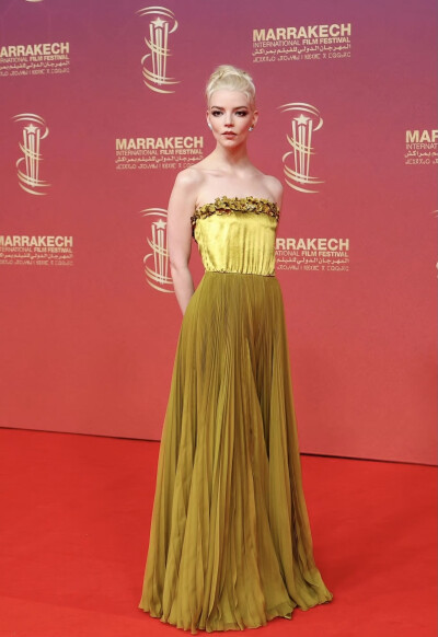 BY爱喝可乐的古娜小姐