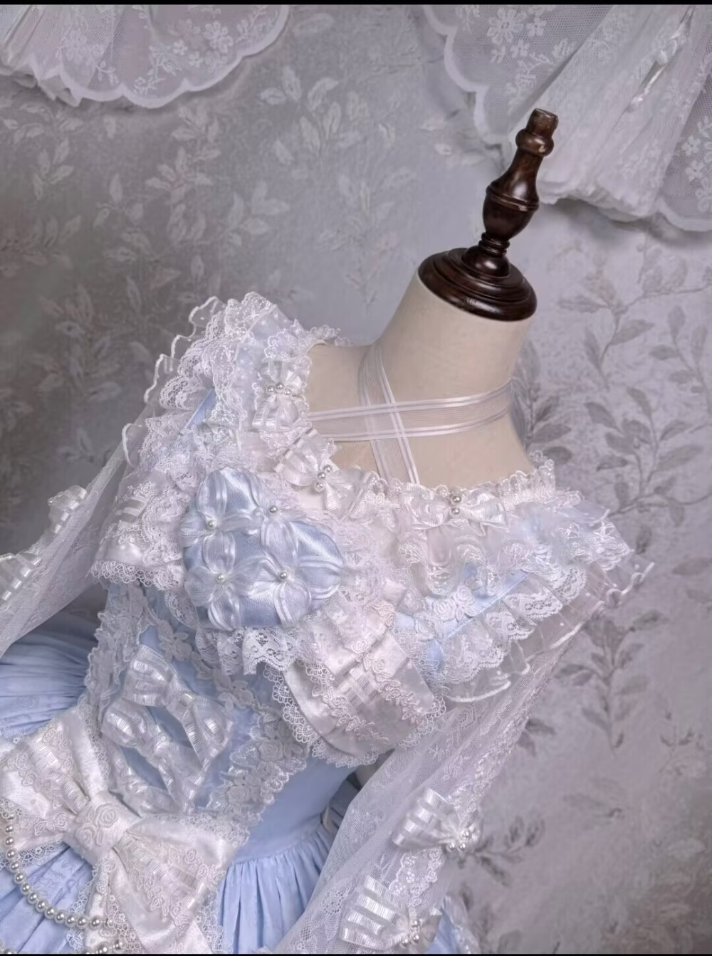 超级喜欢这个蓝色怎么能这么好看的麻，蓝色真的好梦幻的感觉哇
#lo #lo安利#lolita