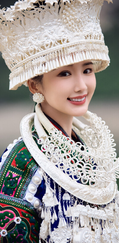 毛晓彤《乌蒙深处》衮月亮