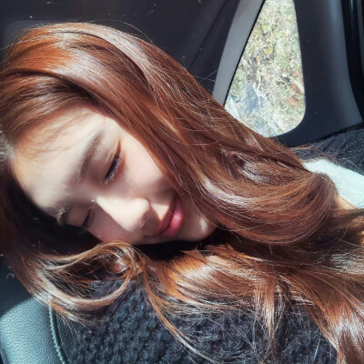 这个冬天落在我肩膀上的是雪花还是你的外套