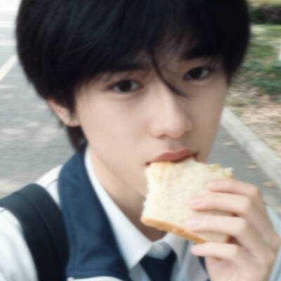 天上太阳已红扑扑