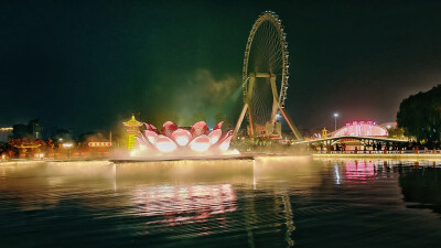 视角：莲花台，摩天轮，桥，河头老街。