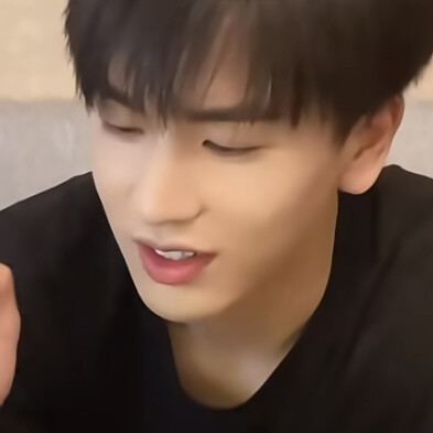 青涩小男孩飘过ヾ(-`ω´-｡)