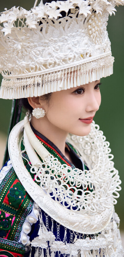 毛晓彤《乌蒙深处》衮月亮