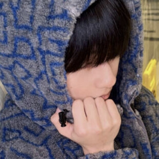 没事的，我不介意你屏蔽我，虽然你已经把我拉出来了，但我还是要说，想我请立刻找我，除了我你还想嫁给谁？今天也爱你