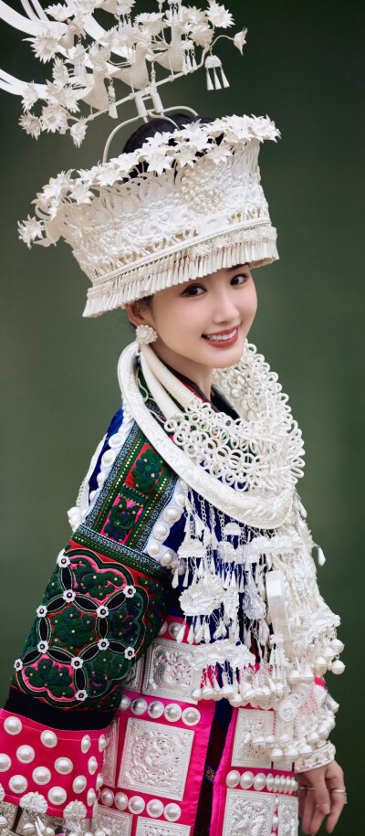 毛晓彤《乌蒙深处》衮月亮