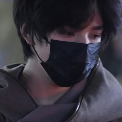 你低头欲说还休