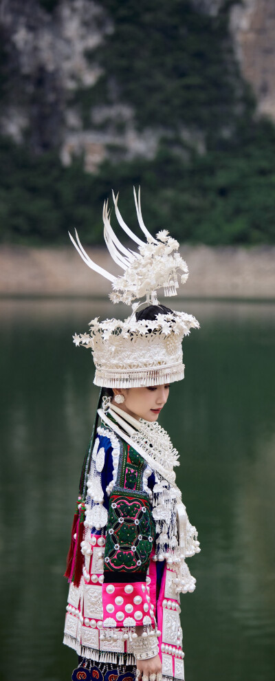 毛晓彤《乌蒙深处》衮月亮