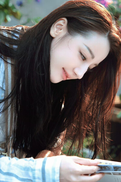 - 迪丽热巴 / 聂九罗 。