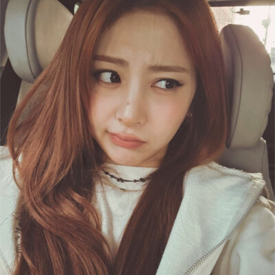 这个冬天落在我肩膀上的是雪花还是你的外套