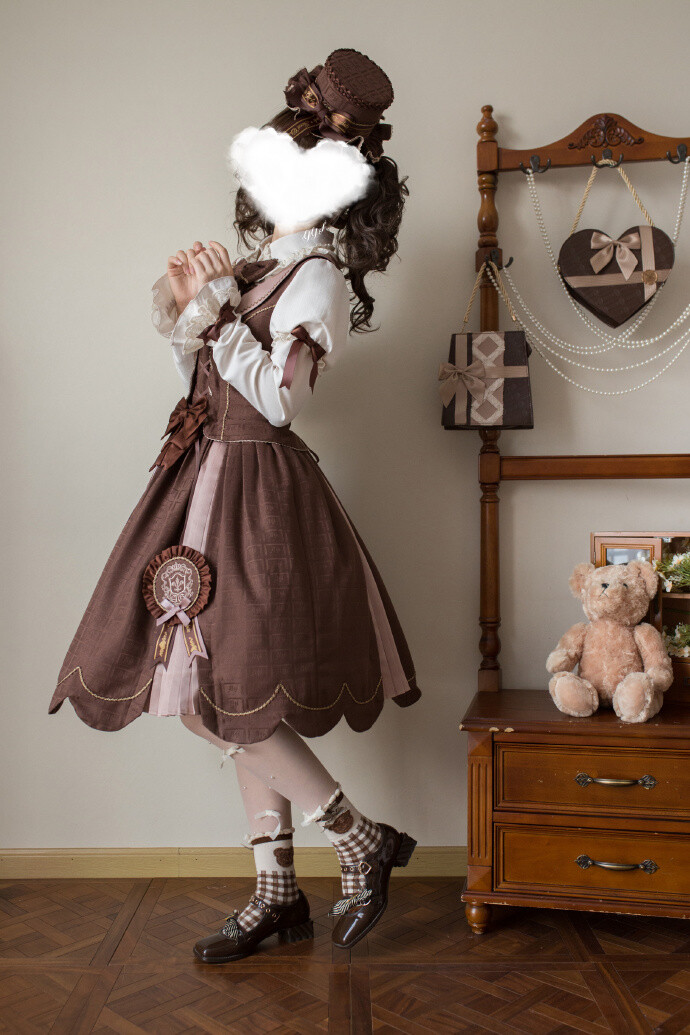 往那一站跟个巧克力小蛋糕似的，好喜欢ag家的新品设计啊