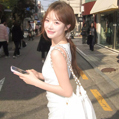 女生头像：众口难调，开心就好