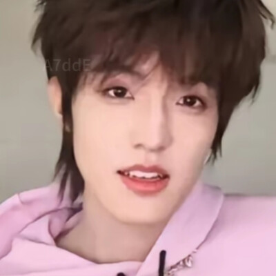 你把我心搞得一团乱还在那里装可爱⁃ ⩊ ⁃