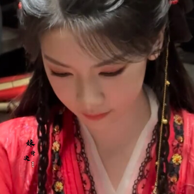 不信神佛 却苦涩你水目的瞳