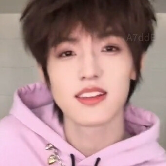 你把我心搞得一团乱还在那里装可爱⁃ ⩊ ⁃