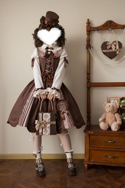 往那一站跟个巧克力小蛋糕似的，好喜欢ag家的新品设计啊