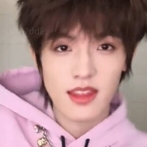 你把我心搞得一团乱还在那里装可爱⁃ ⩊ ⁃