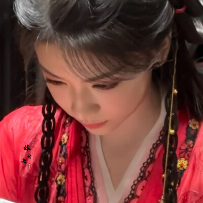 不信神佛 却苦涩你水目的瞳