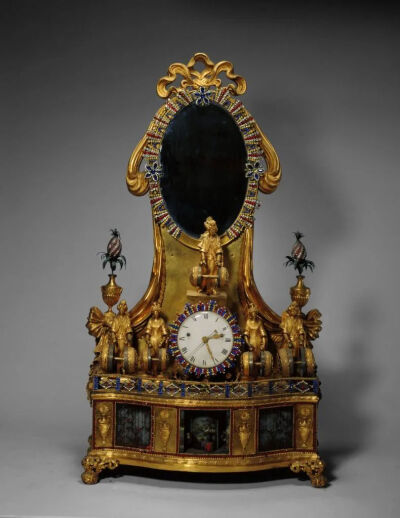 ▲ [英] 铜镀金镜面人打钟，18世纪高124厘米，宽69厘米，厚38厘米故宫博物院藏