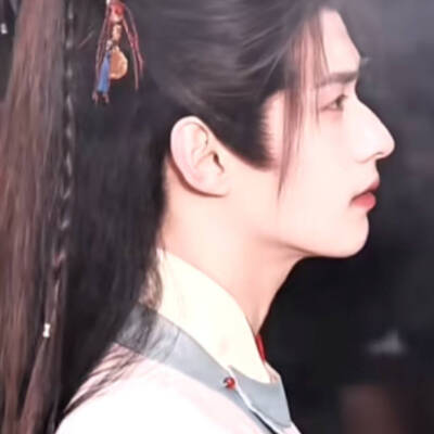 我发现每天欣赏周槐的美照会很舒服