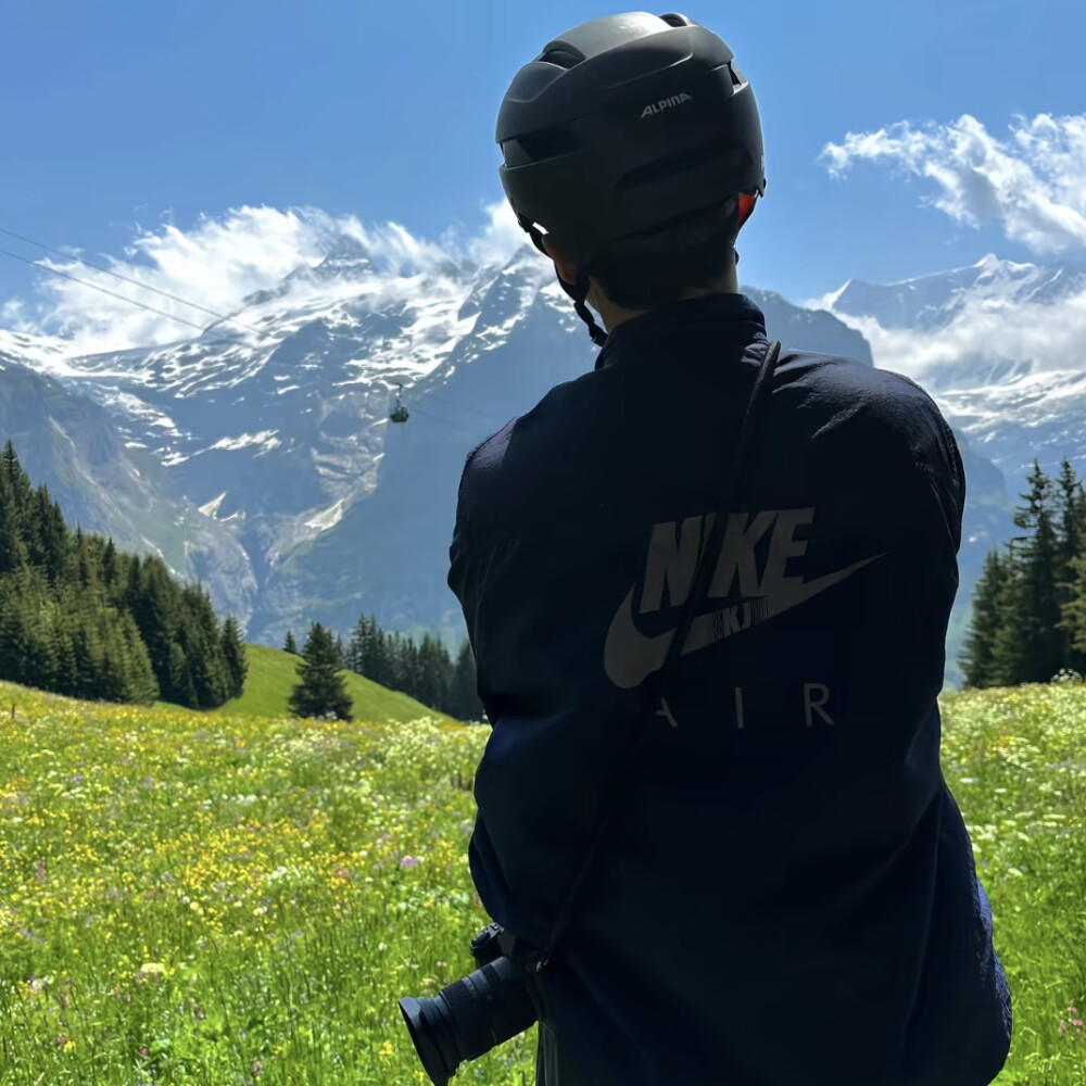 男头
比起虚晃的幸福 长久的平静显然更有意义
