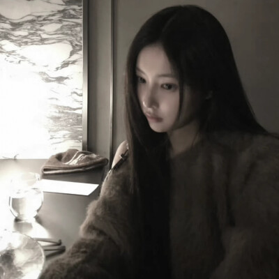 坐在你身边看云