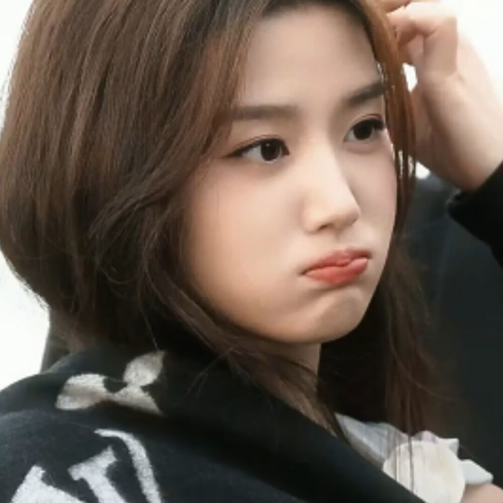 她一定比我成熟