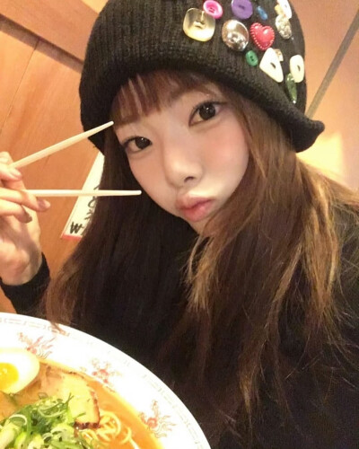 purple kiss 罗高恩