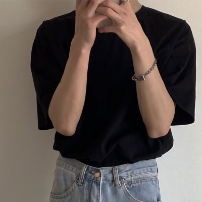 男头
比起虚晃的幸福 长久的平静显然更有意义
