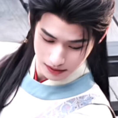 我发现每天欣赏周槐的美照会很舒服