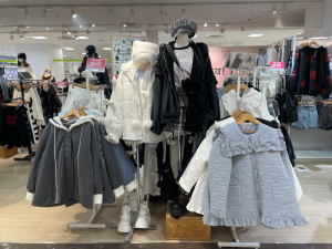 日本商场衣服搭配