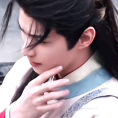 我发现每天欣赏周槐的美照会很舒服