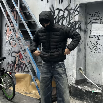 男头
比起虚晃的幸福 长久的平静显然更有意义
