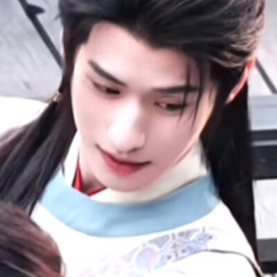 我发现每天欣赏周槐的美照会很舒服